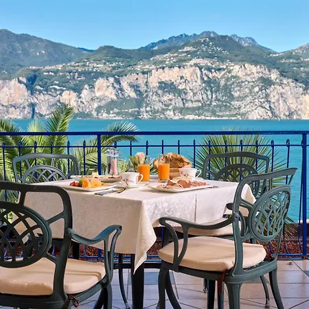 Capri 3*
