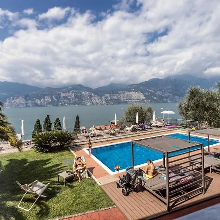 Capri 3*