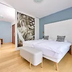 Capri 3*