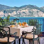 Capri 3*