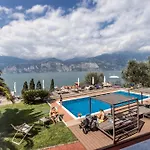 Capri 3*