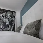 Capri 3*