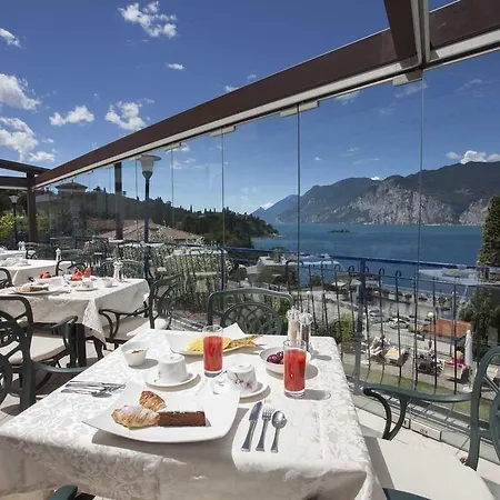 Capri 3*