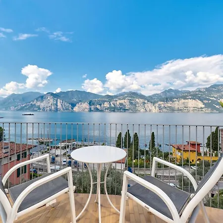 Capri 3*