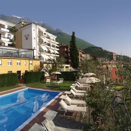 Capri 3*