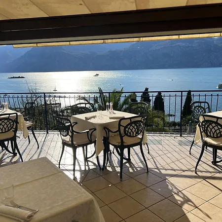 Capri 3*