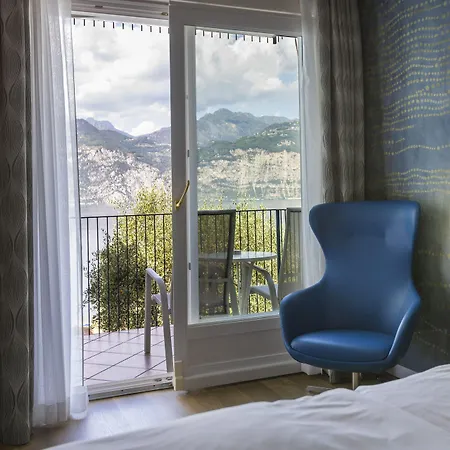 Capri 3*