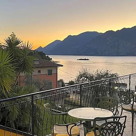 Capri 3*