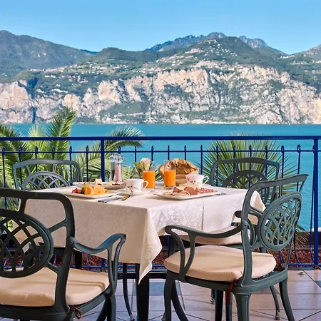 Capri 3*