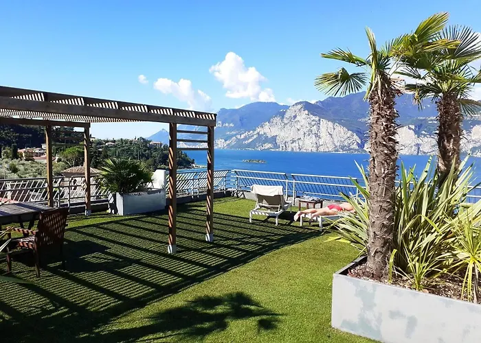 Отель Capri Мальчезине